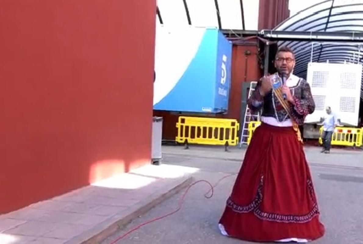 Jorge Javier se viste de fallera y desata la indignación