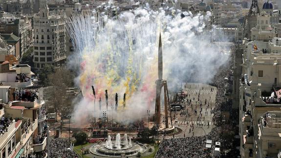 Fallas 2017 | Ritmo e intensidad para la última mascletà de las Fallas 2017