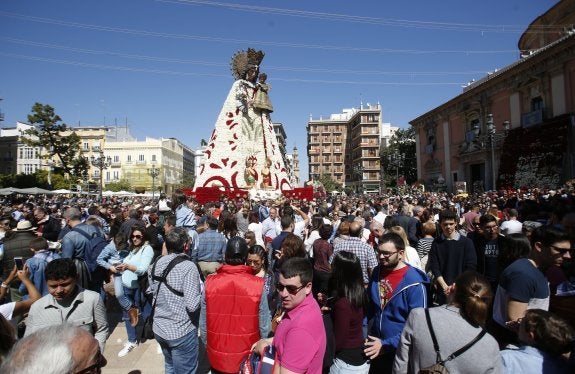 Ofrenda Fallas 2017 | El manto de la Virgen fascina al jurado popular