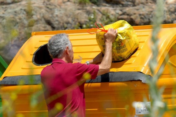 Ecoembes instalará mil contenedores en la Comunitat Valenciana para intentar frenar el plan de retorno de envases