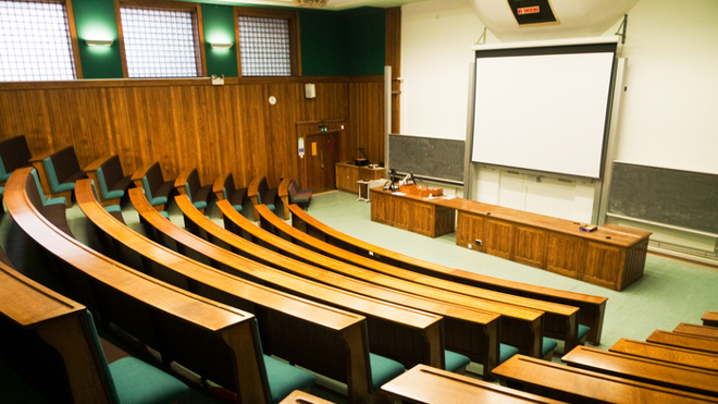 Muere una alumna durante una clase en la Facultad de Comercio y Gestión de Málaga