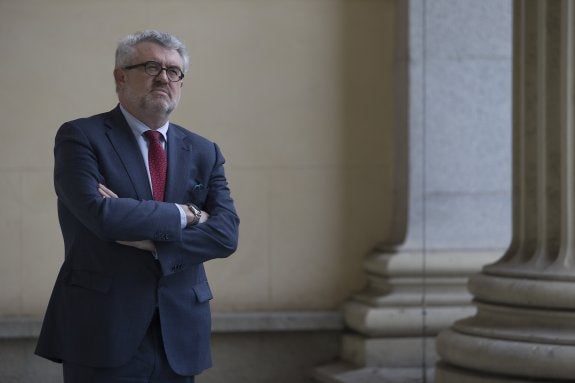 El director del Prado mira hacia Valencia