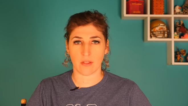 Mayim Bialik ('The Big Bang Theory') explica por qué no se debe llamar 'chicas' a las mujeres