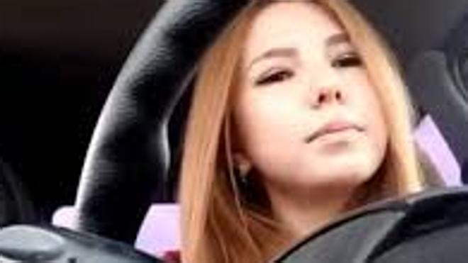 Una joven muere mientras hacía un directo por Facebook desde su coche