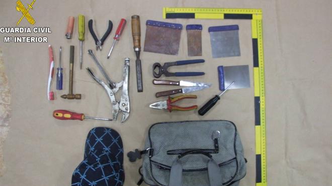 La Guardia Civil detiene a tres personas por siete robos con violencia en bancos y tiendas de La Ribera