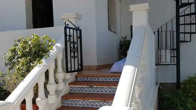 Rescatan en su casa a una inglesa de 74 años herida desde hacía días tras alertar los vecinos