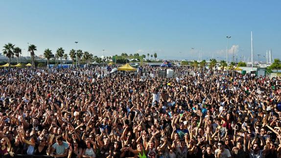 La Marina Sur de Valencia acoge cerca de 25.000 jóvenes en un macrofestival universitario