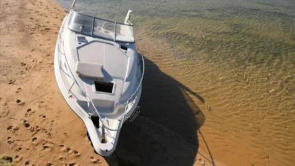 Un hombre se duerme en su barco en Marbella y se despierta en Cádiz