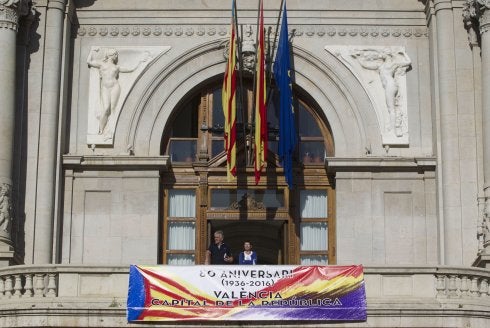 El Gobierno advierte de que denunciará a los ayuntamientos valencianos que icen bandera republicana