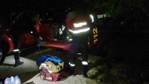 Los bomberos rescatan en la sierra de Segària, en Ondara, a dos montañeros de Gandia