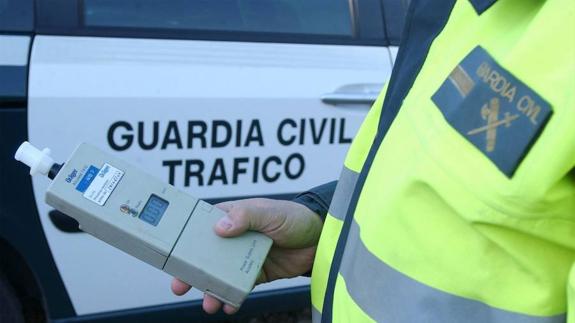 Conducir bajo los efectos del alcohol y no tener licencia, principales delitos de los conductores detenidos en la Comunitat