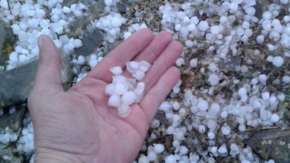 Un foco frío deja tormentas y granizo en el interior de Valencia y Castellón tras un día a 27º