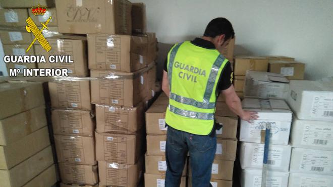 Cinco detenidos por robar 60.000 euros en ropa en empresas de la Vall d'Albaida