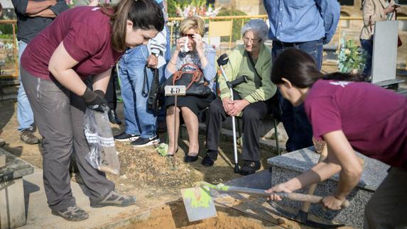 Comienza la exhumación de los restos de la fosa 82 de Paterna con unos 20 fusilados del franquismo