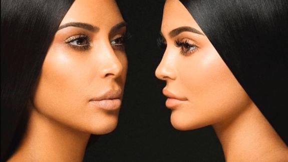 Kim Kardashian y Kylie Jenner, como dos gotas de agua