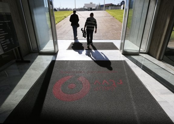 La nueva televisión se niega a tratar la incompatibilidad de una consejera