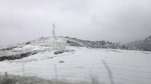 La nieve llega al interior de las provincias de Valencia y Castellón