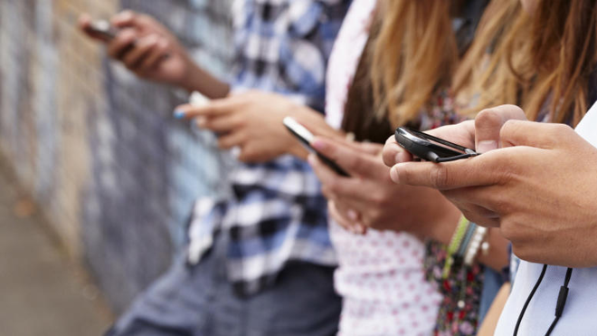 Aplicaciones para controlar el uso del móvil de tus hijos