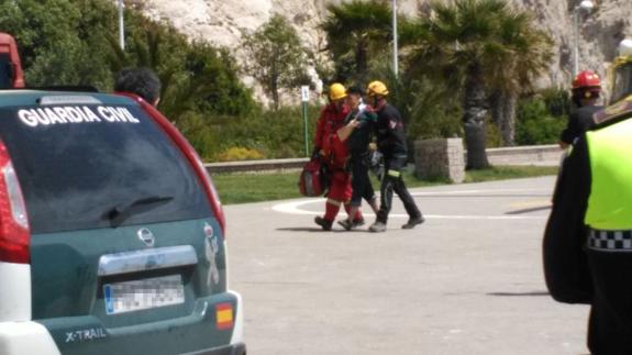 Rescatan del Peñón de Ifach de Calp a un joven conmocionado que había quedado colgado de las cuerdas de escalada