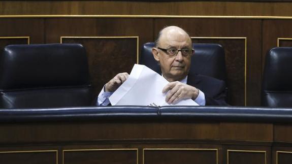 El ministro Montoro pide «corresponsabilidad» a la Generalitat para negociar el nuevo modelo de financiación