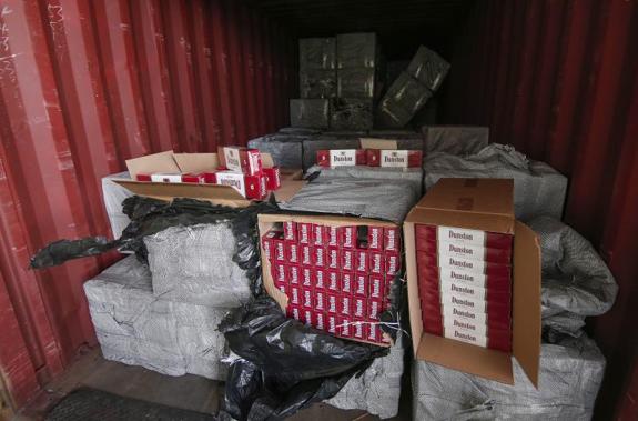 Intervienen 300.000 cajetillas de tabaco de contrabando en el Puerto de Valencia