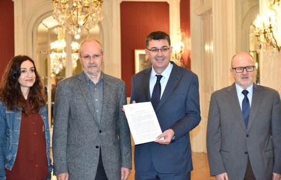 El Consell de Transparencia lamenta la falta de recursos y su dependencia del conseller Manuel Alcaraz