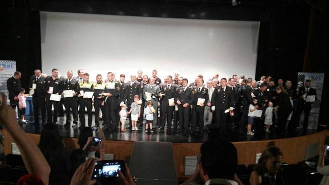 El sindicato SIPOL condecora a 42 policías locales