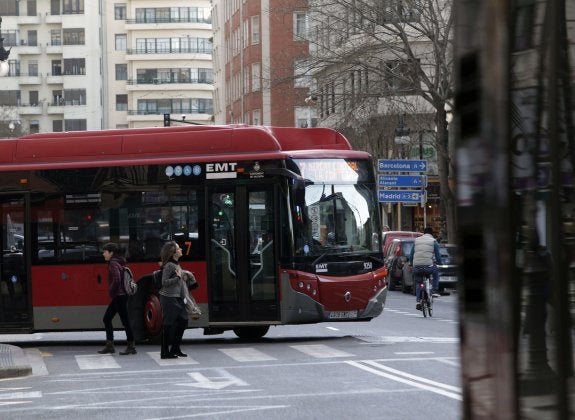 La EMT de Valencia sufre 121 accidentes en sólo tres meses después de los cambios en las líneas