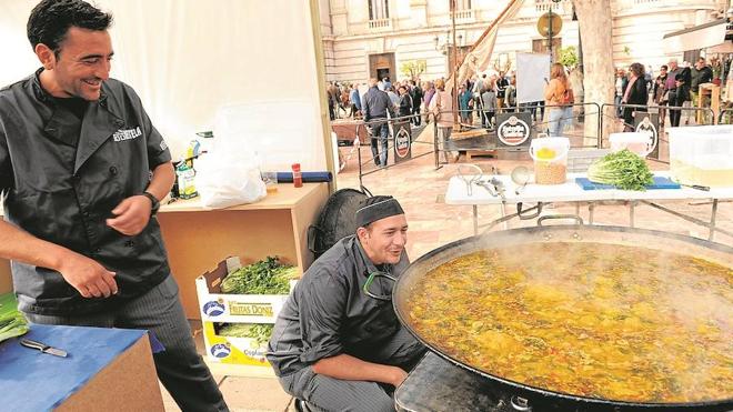 Tastarròs: degustaciones, música y tradición en la plaza del Ayuntamiento de Valencia