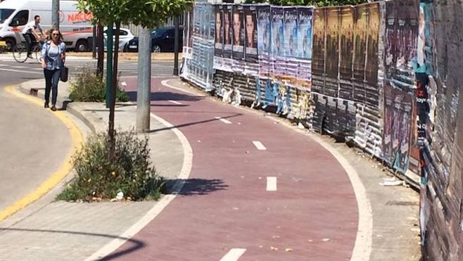 El Ayuntamiento ampliará el espacio para el carril bici de una esquina de Tarongers