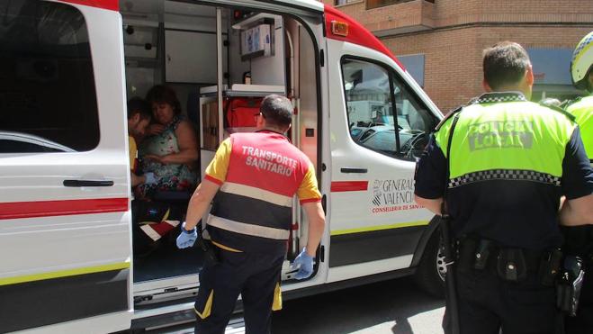 Atendidas tres personas por inhalación en humo en un incendio en Xàtiva
