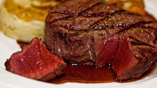 ¿Qué es el líquido rojo que sale de la carne?