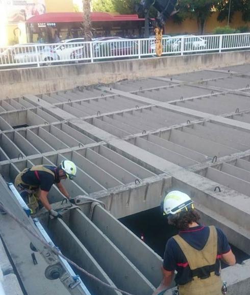 Retiran tres placas de hormigón por riesgo de caída en un túnel de Valencia