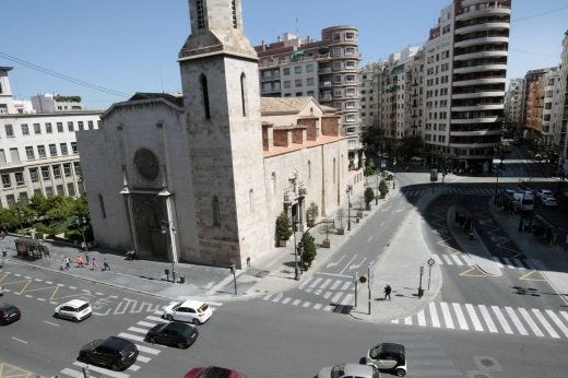 Plaza San Agustín: El tráfico y la falta de sombra son las tareas pendientes