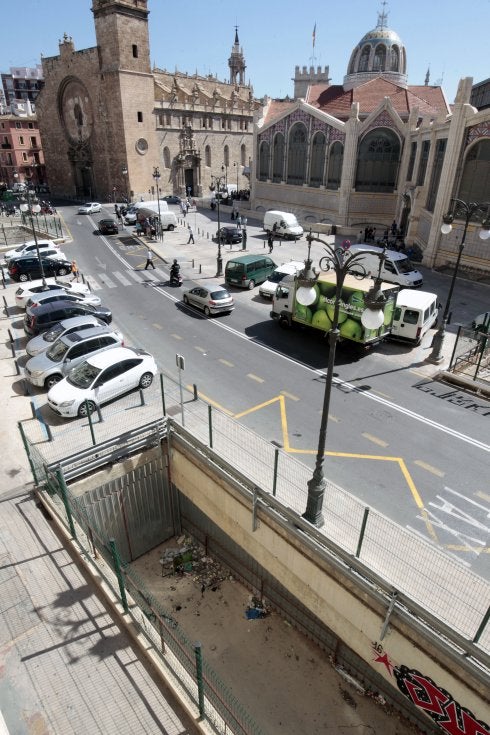 Plaza Ciudad de Brujas de Valencia: El parking y mejorar las aceras, requisitos imprescindibles