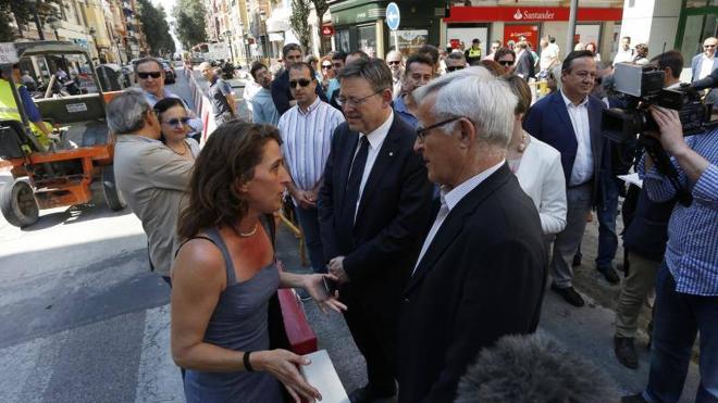 Los vecinos del Cabanyal reciben a Ximo Puig y Joan Ribó con protestas por el abandono