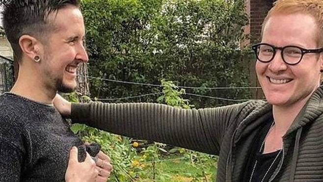 Una pareja gay de EEUU espera su primer hijo biológico
