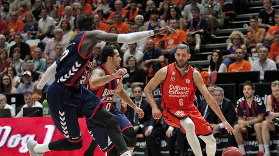 Valencia roza su segunda final ACB