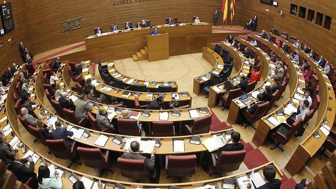 El primer pleno secreto de Les Corts dura 15 minutos