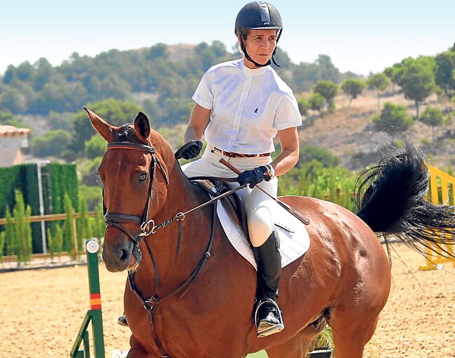 La infanta Elena a caballo./