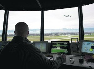 Aena reitera que los controladores de Alicante son los más absentistas