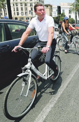 Alicante inaugura el servicio público de préstamo de bicicletas