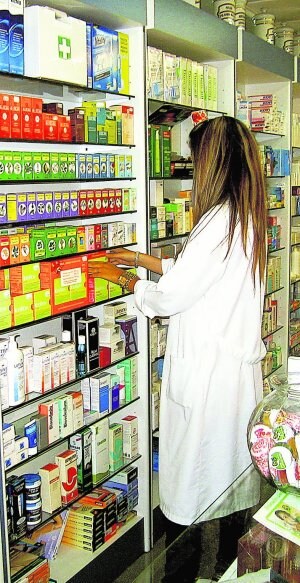 Cerca de 300 farmacias se plantean cerrar por la asfixia de las deudas