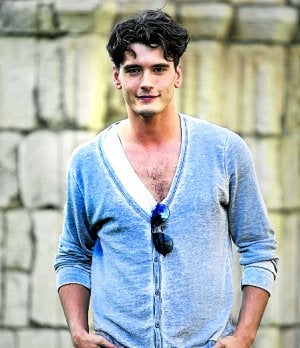 Yon González se mete a policía